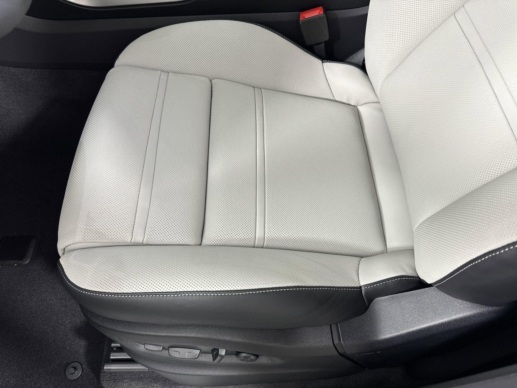 Certified 2025 Porsche Cayenne image 14