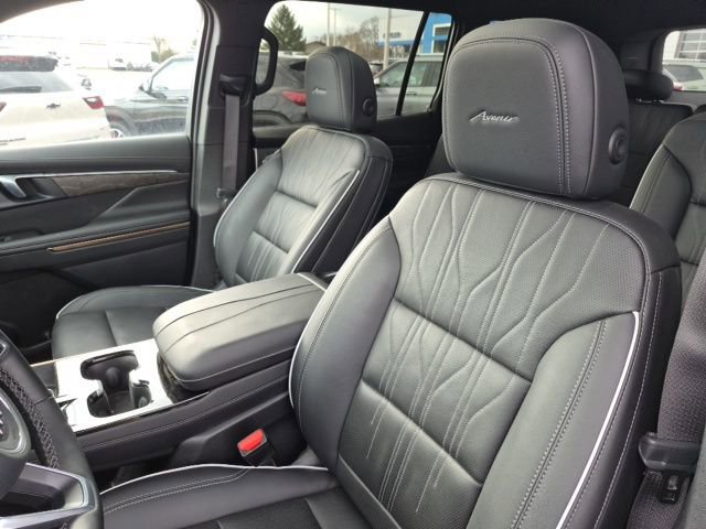 Used 2025 Buick Enclave Avenir w/ Super Cruise Package image 10