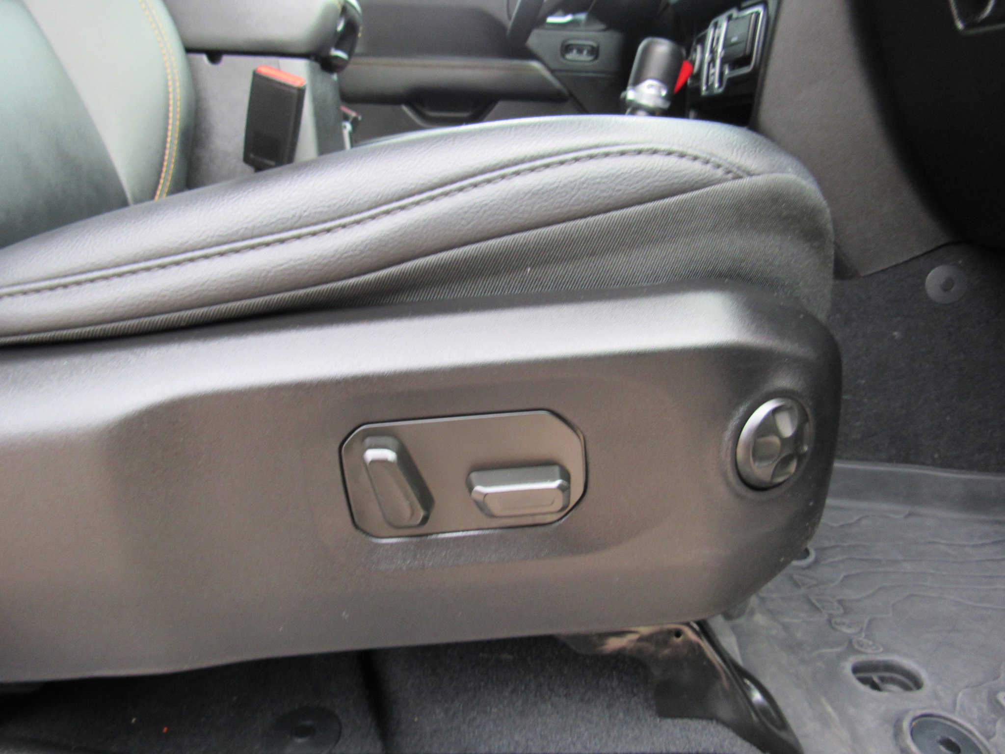 Used 2024 Jeep Wrangler Sahara w/ Safety Group image 31