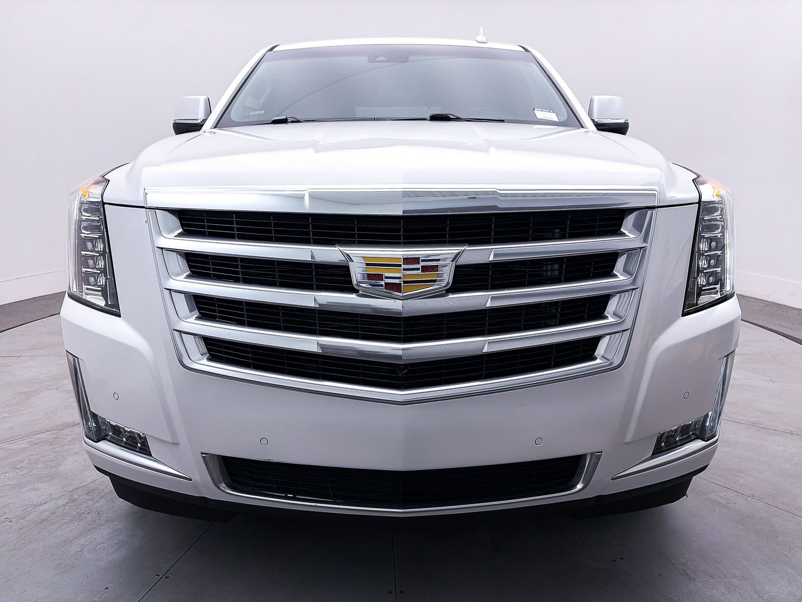 Used 2016 Cadillac Escalade Luxury image 2