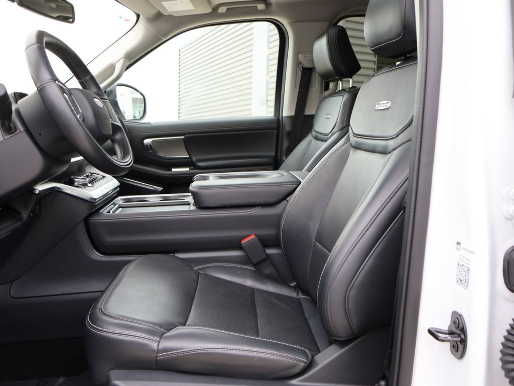 Used 2025 Ford Expedition Max Platinum AWD/4WD image 25