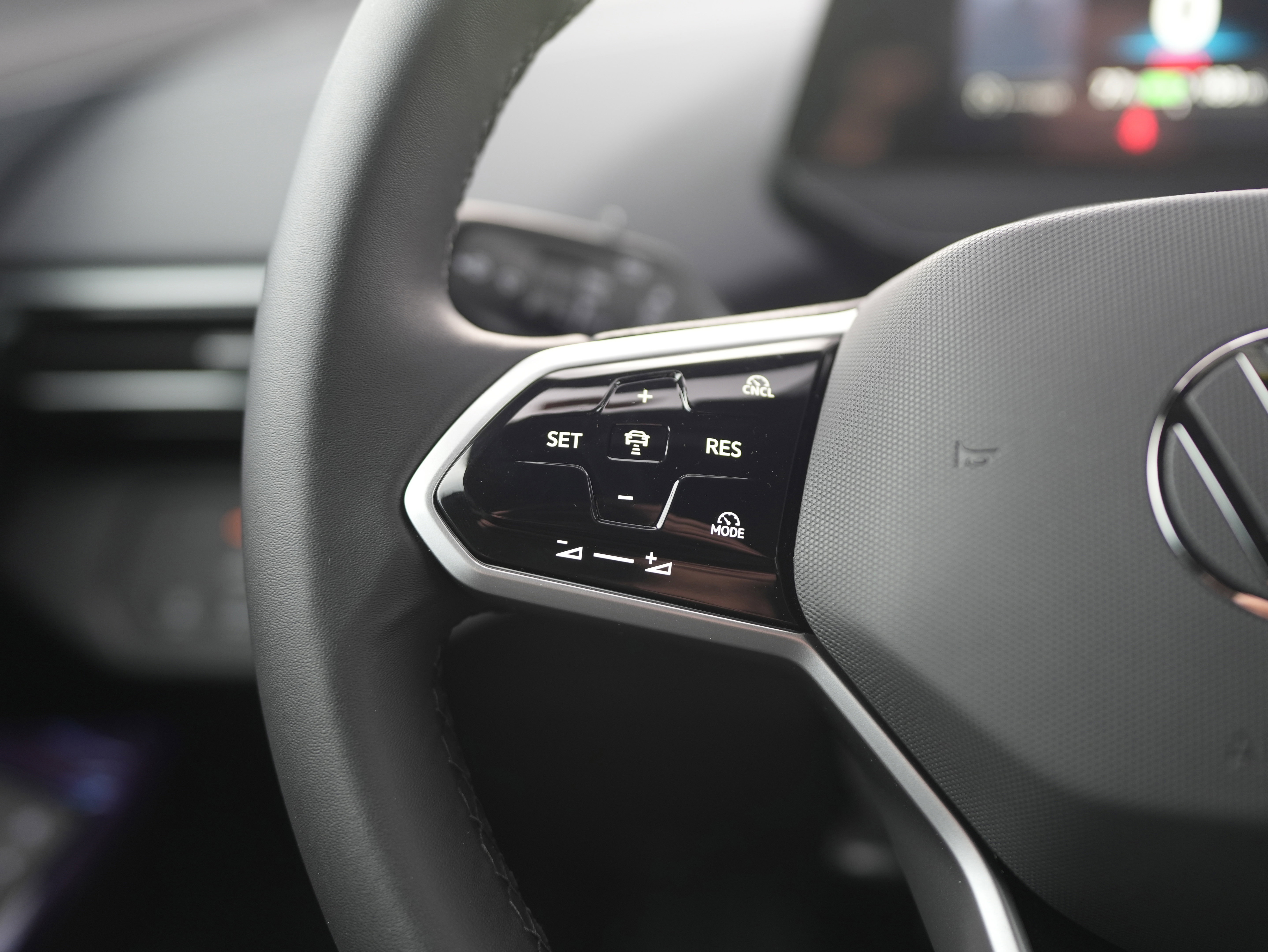 New 2025 Volkswagen ID.4 Pro image 18