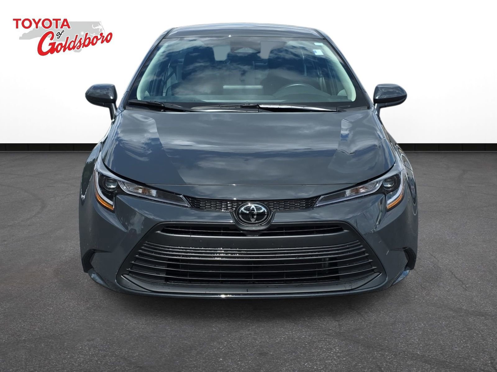 Used 2024 Toyota Corolla LE FWD image 2