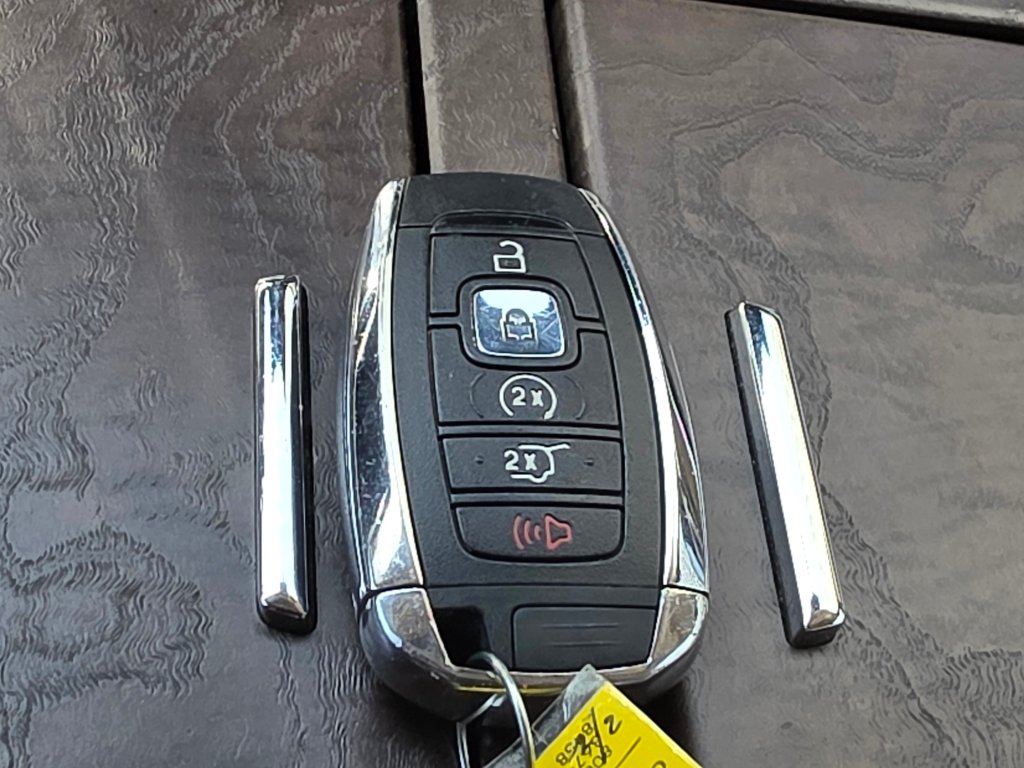 Used 2018 Lincoln Navigator L Select AWD/4WD image 38