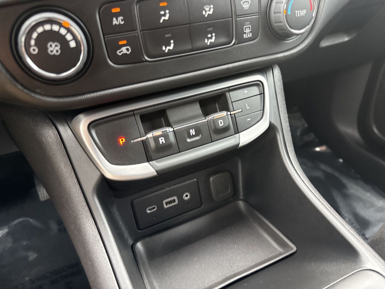 Used 2024 GMC Terrain SLE AWD/4WD image 20