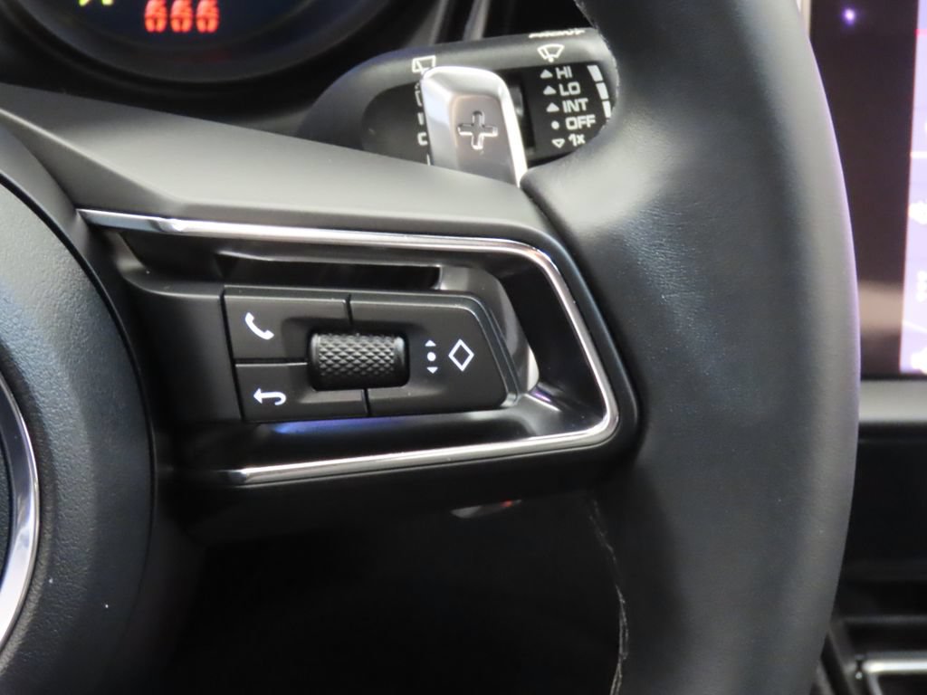 Certified 2026 Porsche Macan AWD/4WD image 22