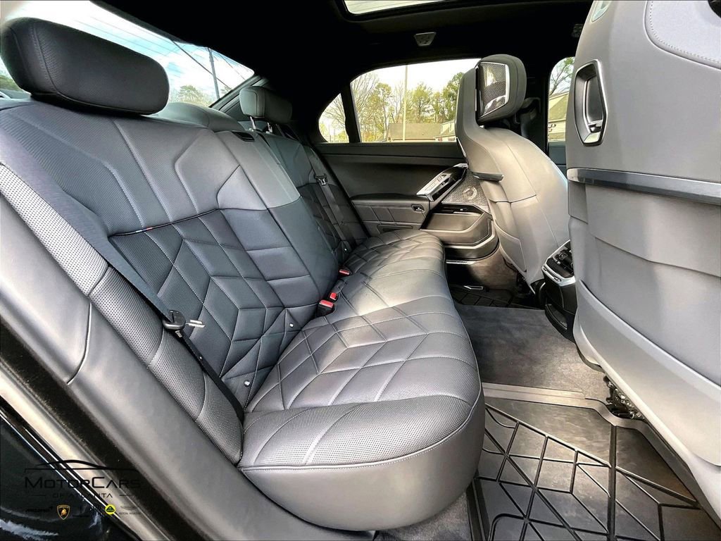 Used 2023 BMW 760i xDrive w/ Executive Package image 24