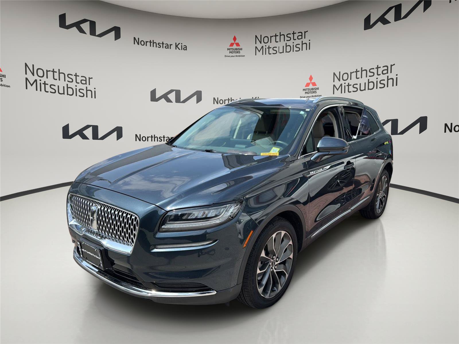 Used 2023 Lincoln Nautilus Reserve AWD/4WD image 9