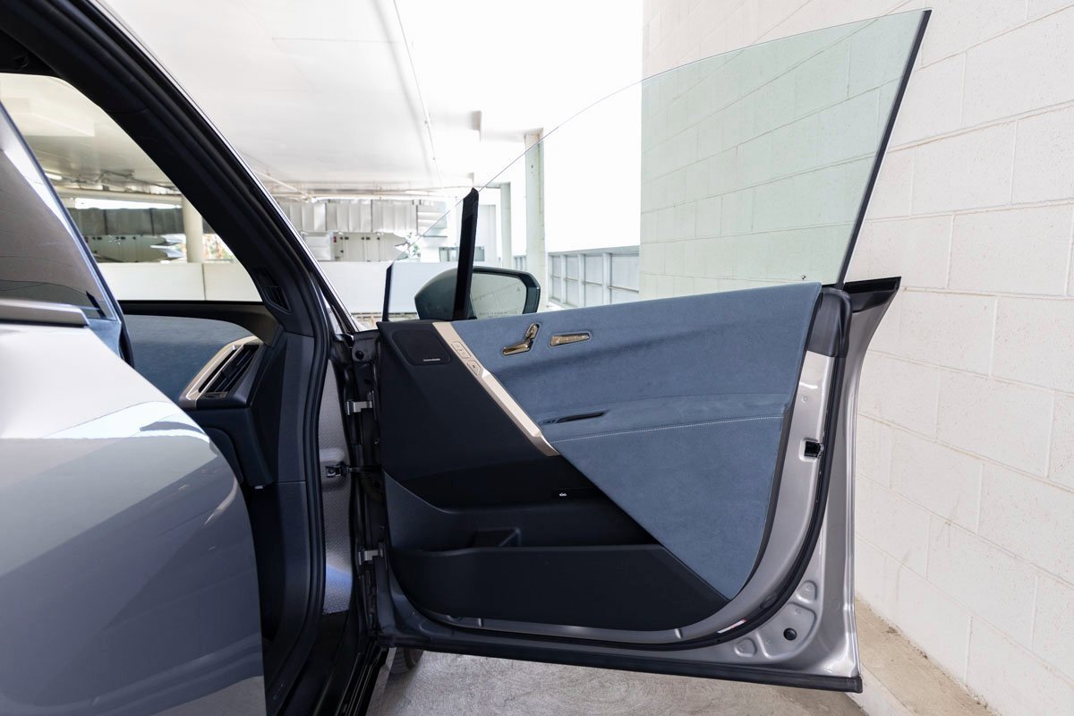 Certified 2023 BMW iX xDrive50 w/ Premium Package image 28