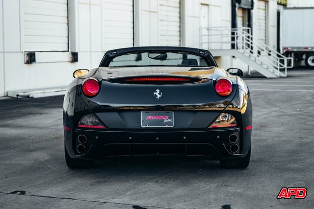 Used 2014 Ferrari California image 17