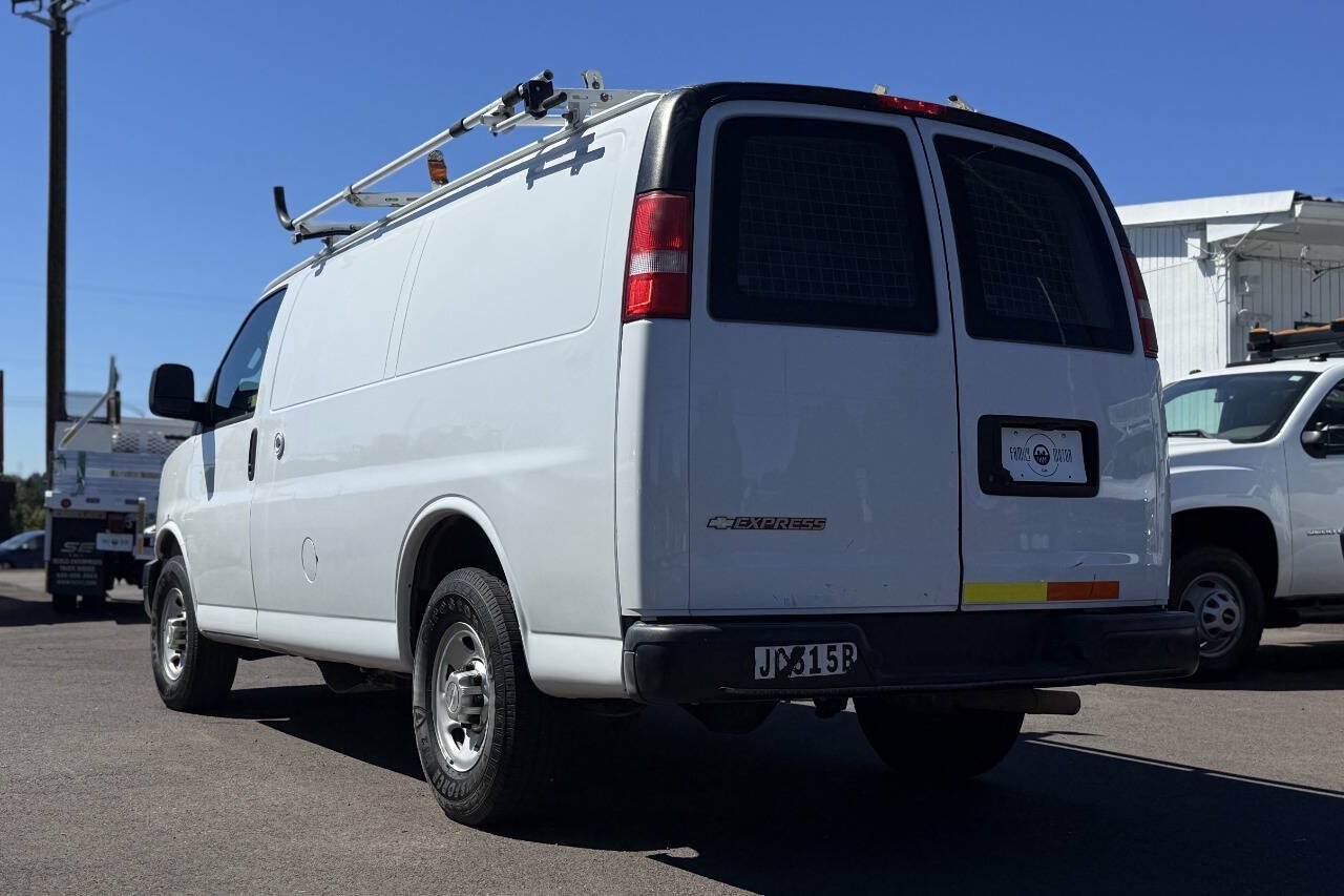 Used 2017 Chevrolet Express 2500 RWD image 8