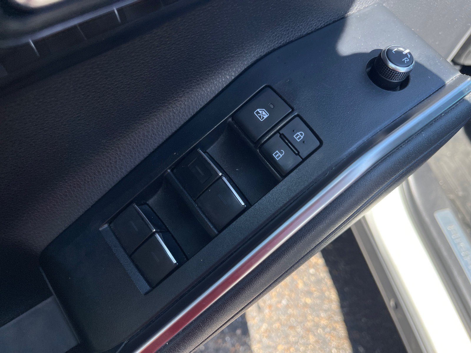 Used 2021 Toyota Highlander Limited FWD image 8