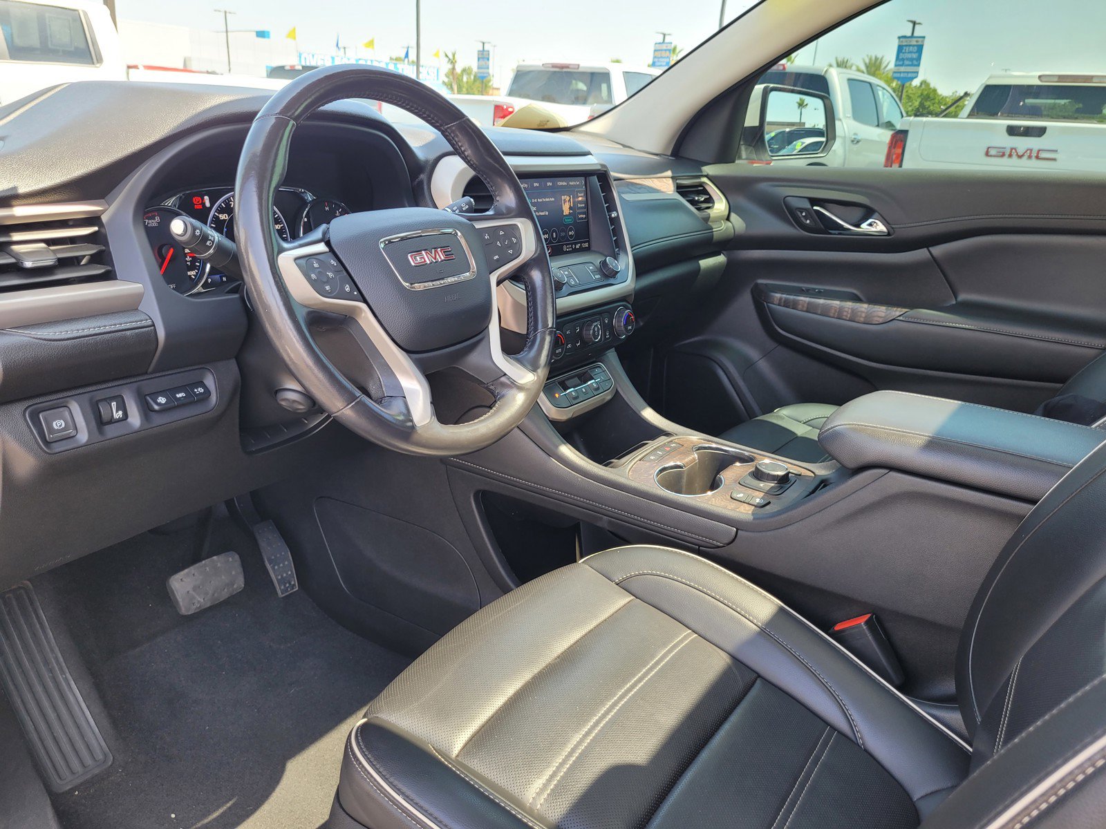 Used 2021 GMC Acadia Denali w/ Denali Technology Package FWD image 9