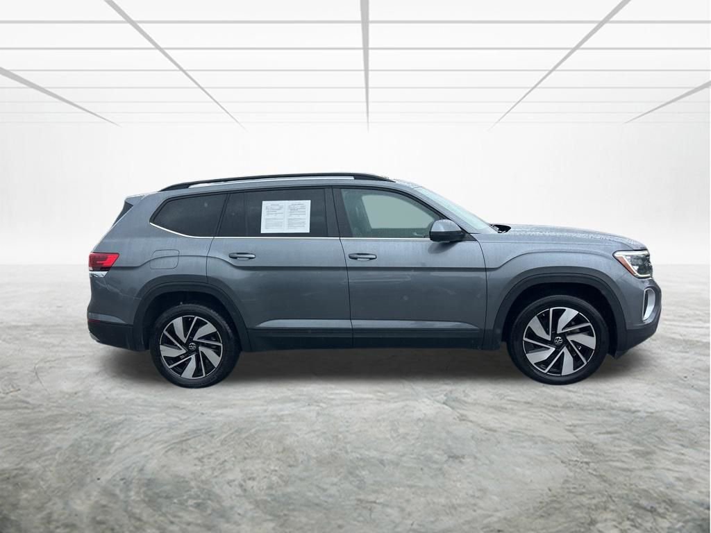 Used 2024 Volkswagen Atlas SE image 3