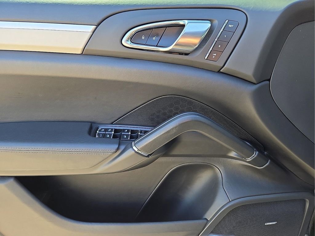 Used 2014 Porsche Cayenne Turbo AWD/4WD image 12