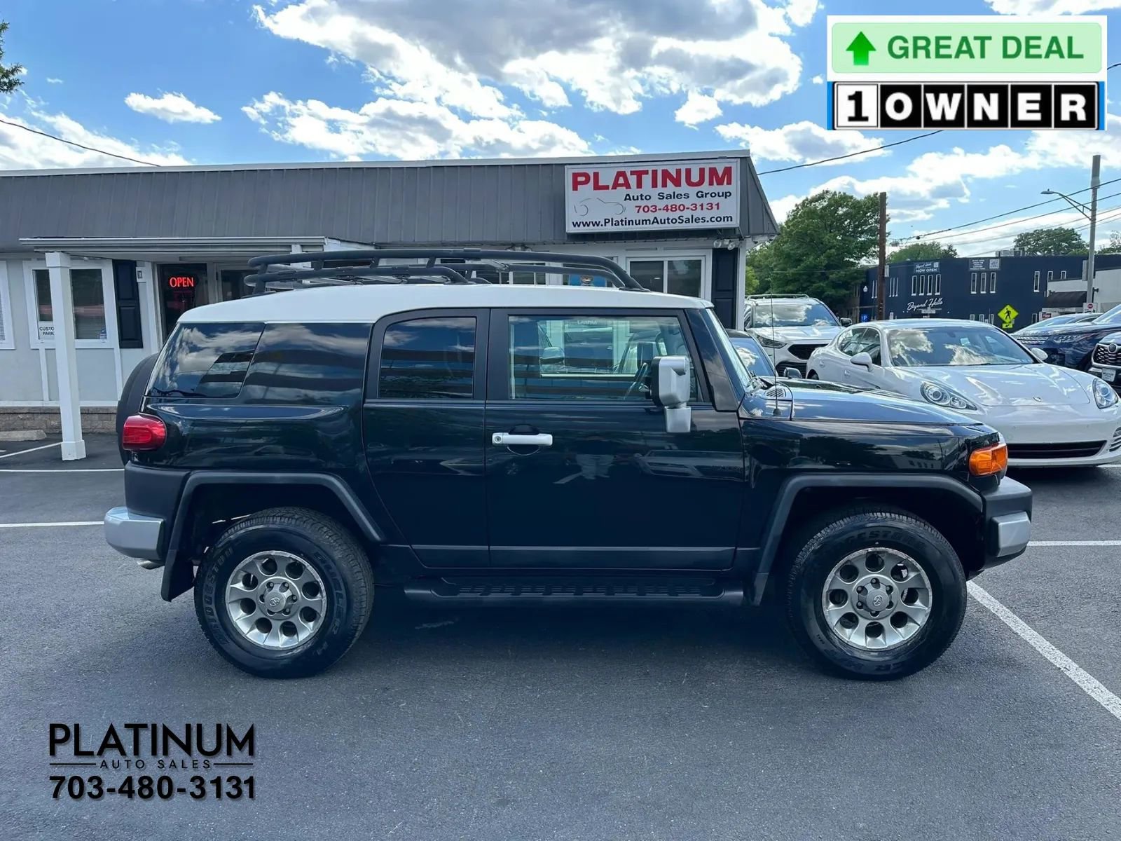 Used 2012 Toyota FJ Cruiser 4WD w/ Upgrade Pkg image 2