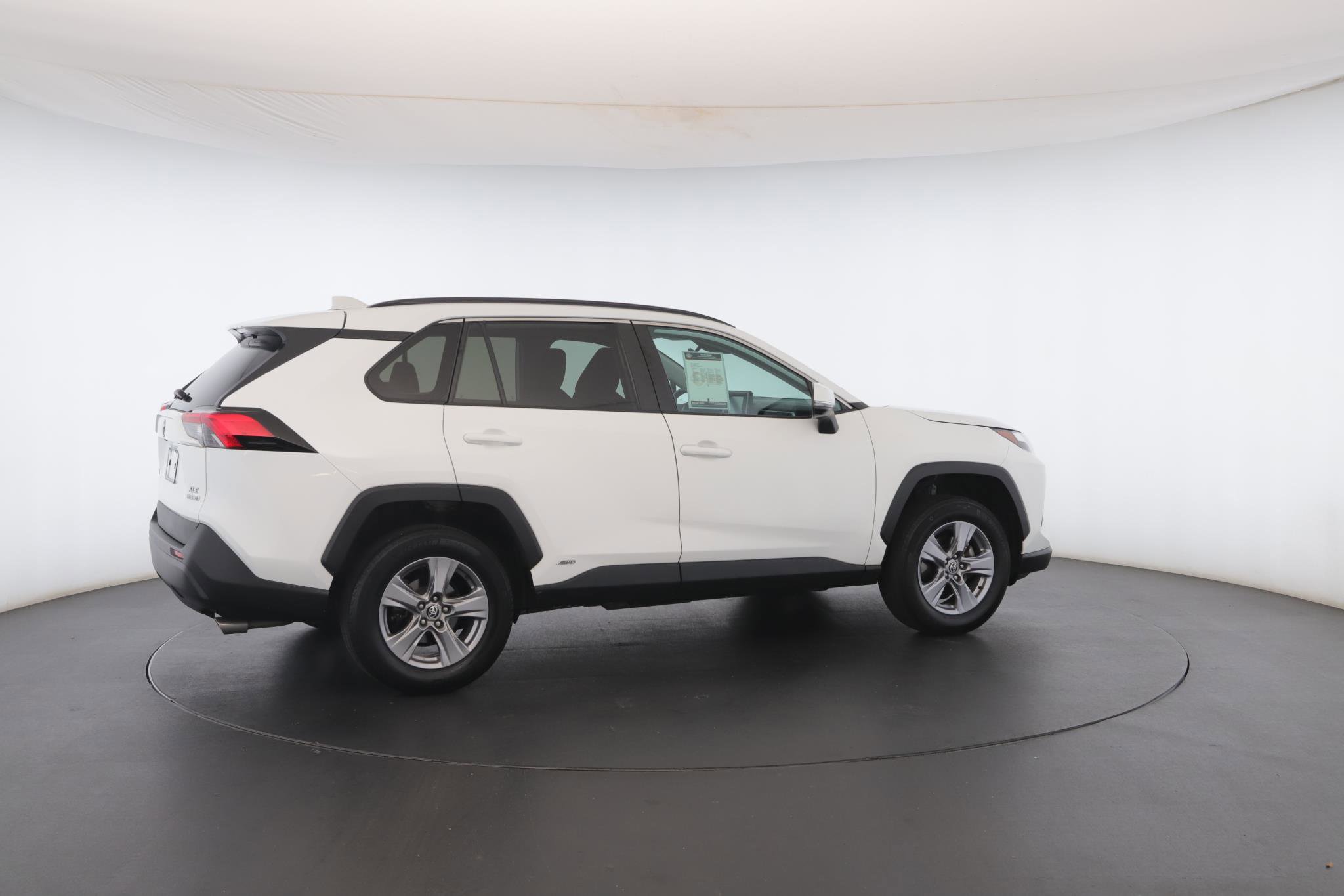Used 2022 Toyota RAV4 XLE image 28