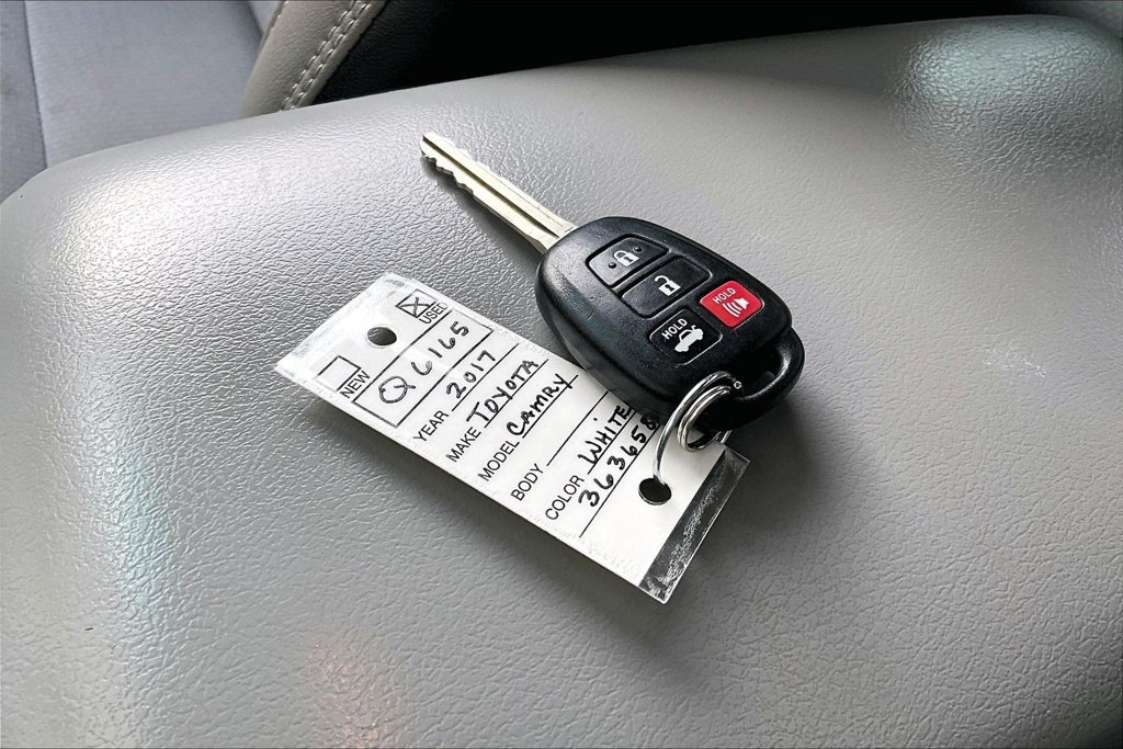 Used 2017 Toyota Camry SE FWD image 11