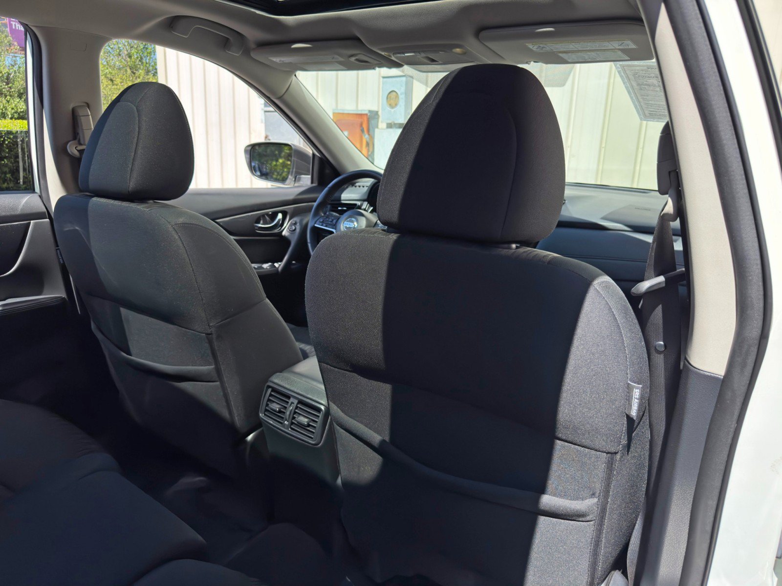 Used 2017 Nissan Rogue SV FWD image 32