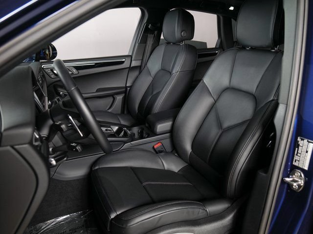 Certified 2026 Porsche Macan AWD/4WD image 5