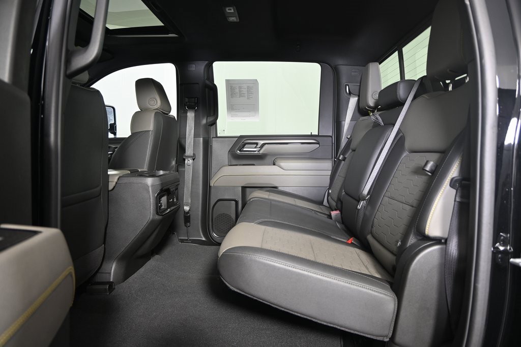 Used 2025 Chevrolet Silverado 2500 ZR2 w/ Technology Package image 18