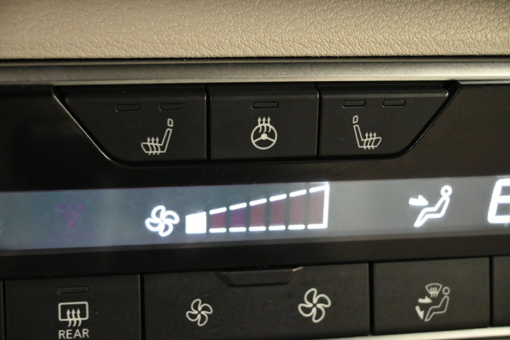 Used 2024 Nissan Altima 2.5 SL FWD image 13