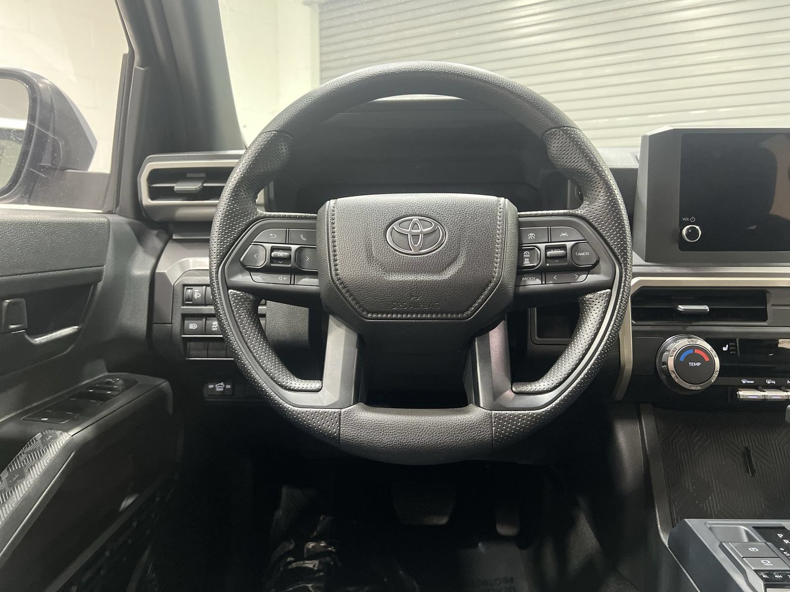 Used 2025 Toyota Tacoma SR5 AWD/4WD image 14