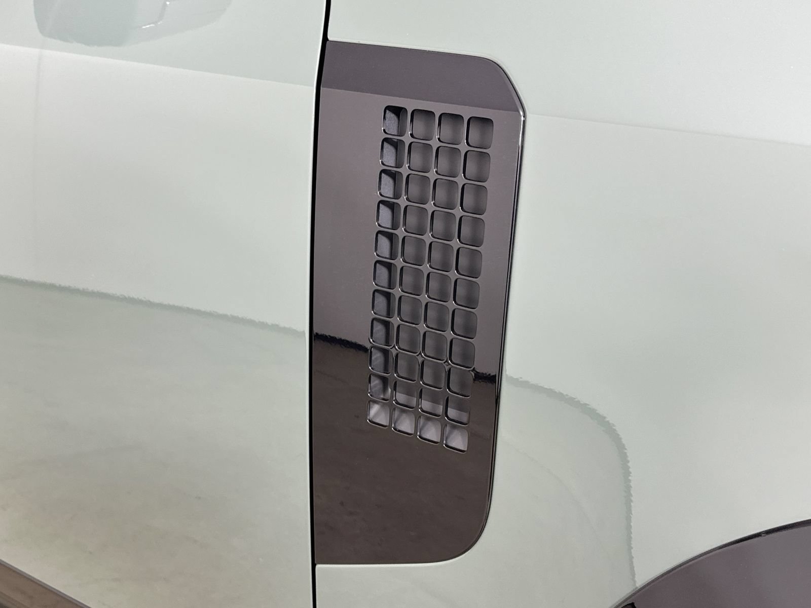 New 2026 Land Rover Defender 110 Trophy Edition AWD/4WD image 9