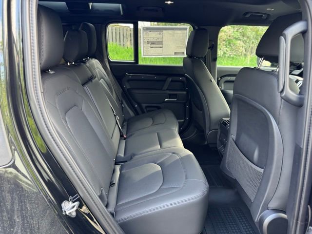 New 2026 Land Rover Defender 110 X-Dynamic SE AWD/4WD image 17