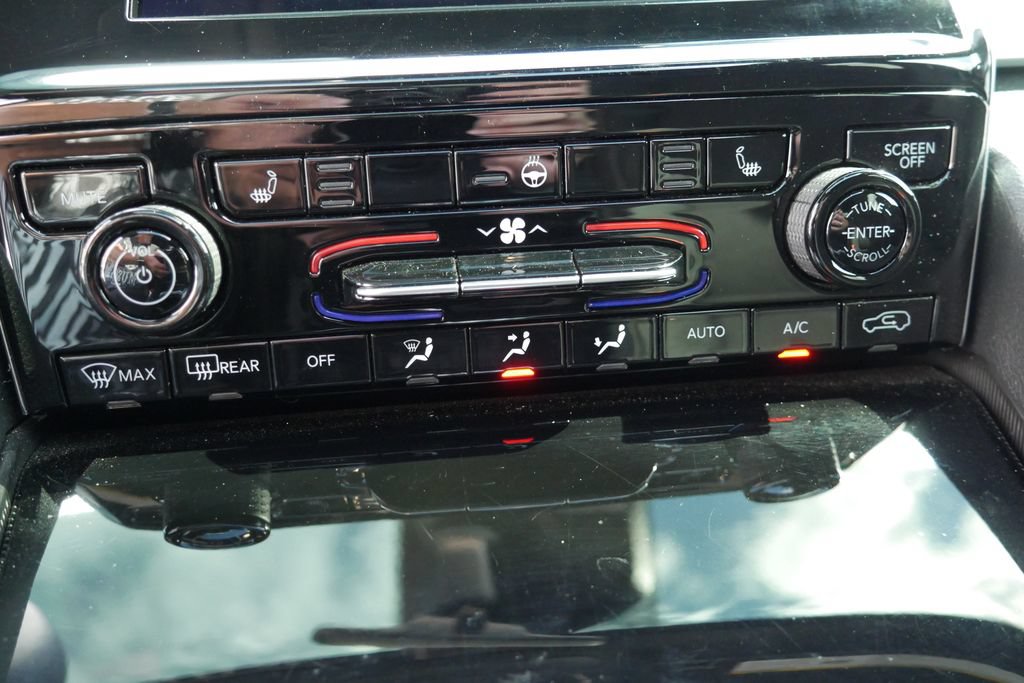 Used 2025 Jeep Grand Cherokee Laredo X w/ Luxury Tech Group I AWD/4WD image 19