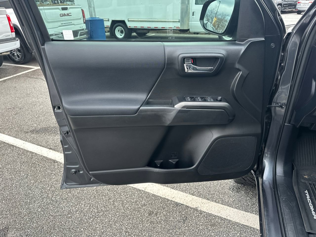 Used 2020 Toyota Tacoma TRD Off-Road image 10