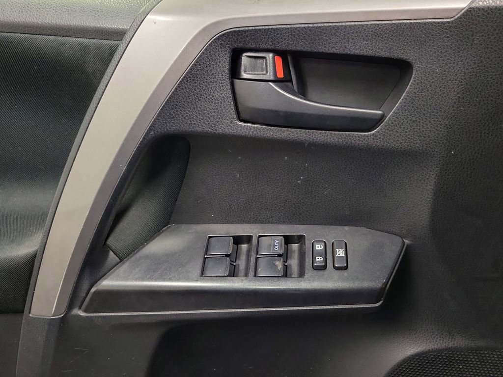 Used 2017 Toyota RAV4 LE image 18