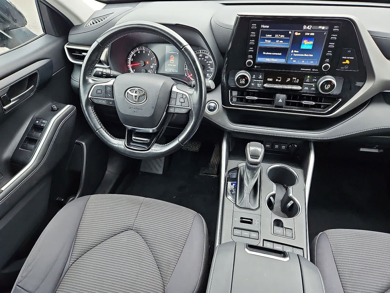 Used 2021 Toyota Highlander LE AWD/4WD image 10