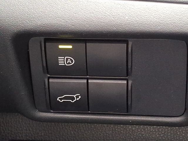 Used 2021 Toyota Highlander LE FWD image 25