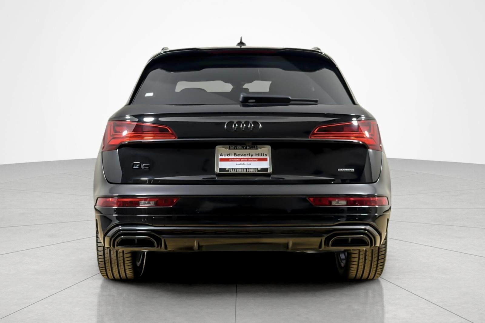 Used 2024 Audi Q5 e Prestige w/ Prestige Package AWD/4WD image 4