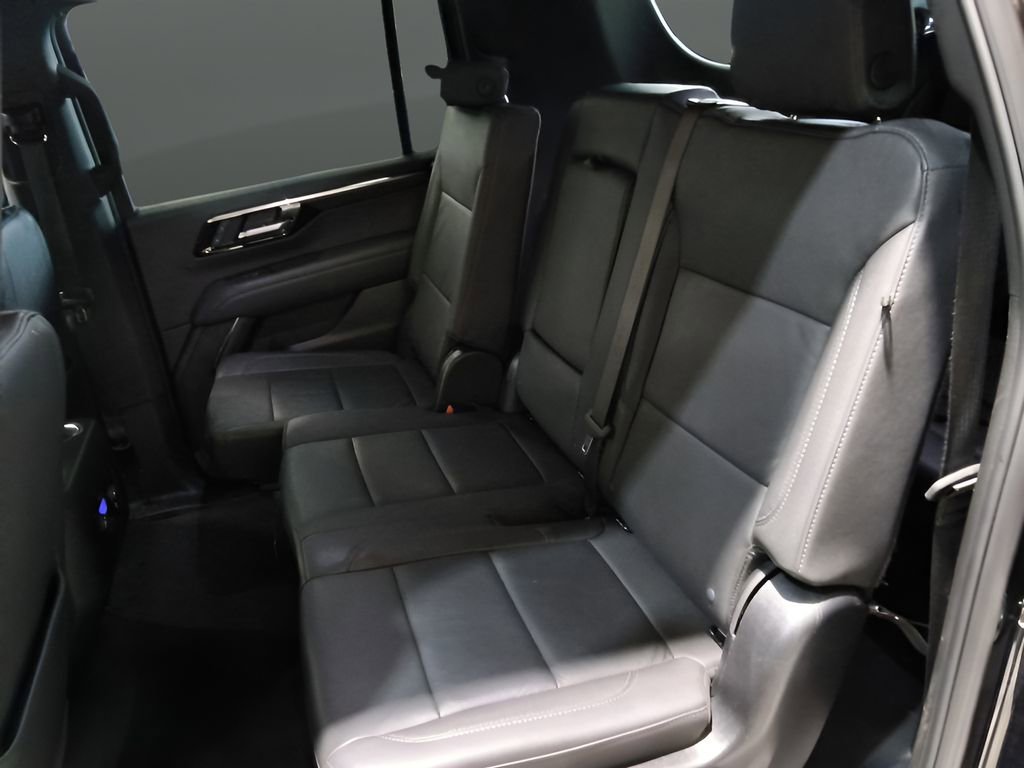 Used 2025 Chevrolet Suburban Z71 AWD/4WD image 30