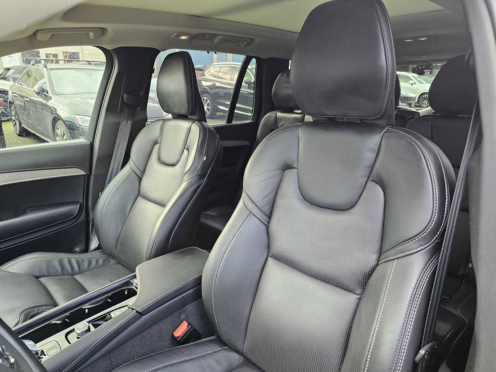 Certified 2024 Volvo XC90 B6 Ultimate w/ Protection Package Premier image 32