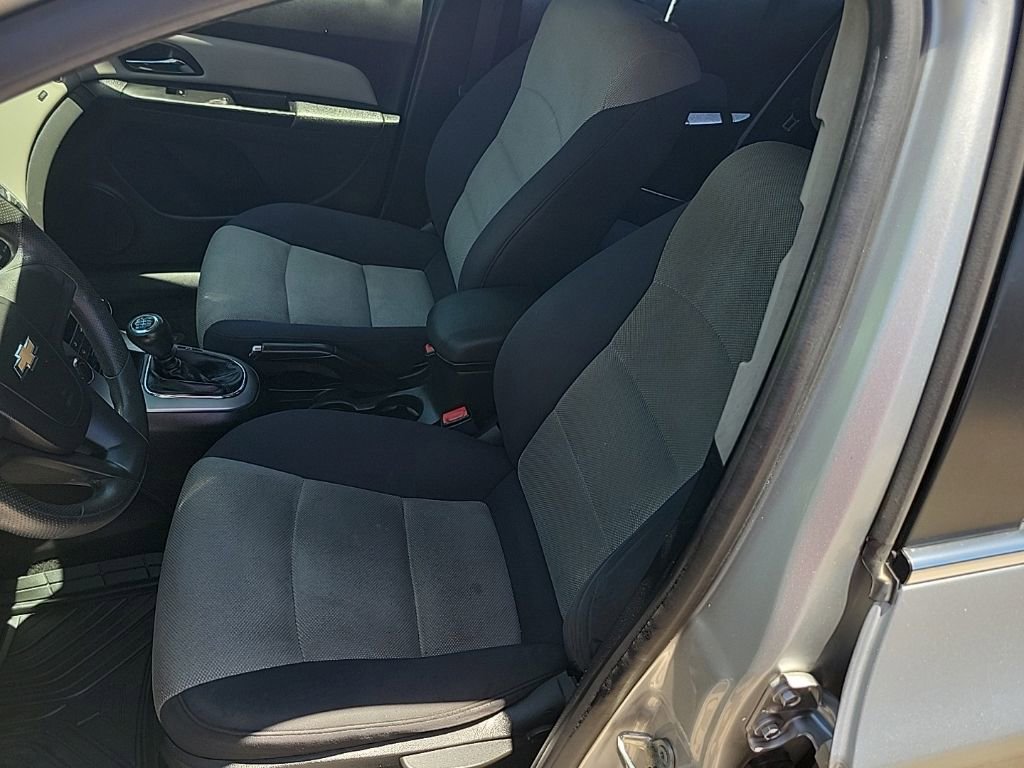 Used 2012 Chevrolet Cruze LS FWD image 18