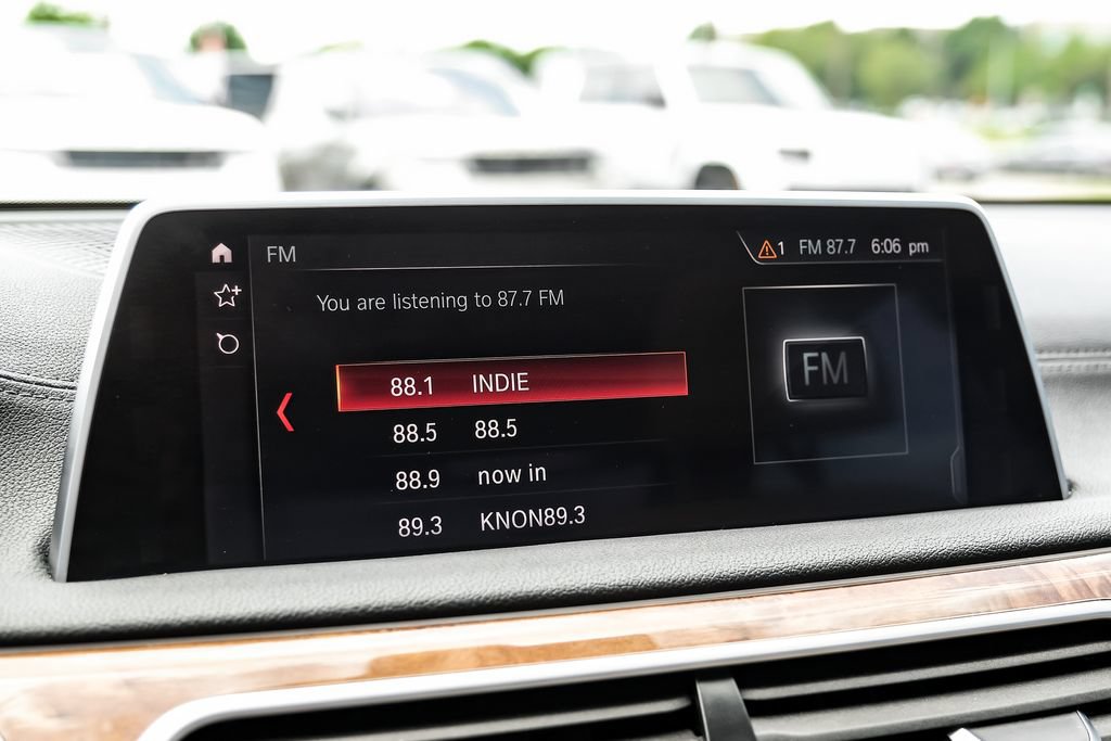 Used 2019 BMW 750i xDrive w/ M Sport Package AWD/4WD image 35