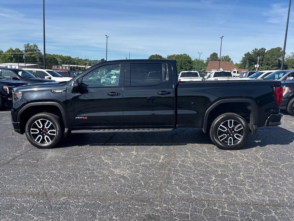 Used 2022 GMC Sierra 1500 AT4 w/ AT4 Premium Package AWD/4WD image 4