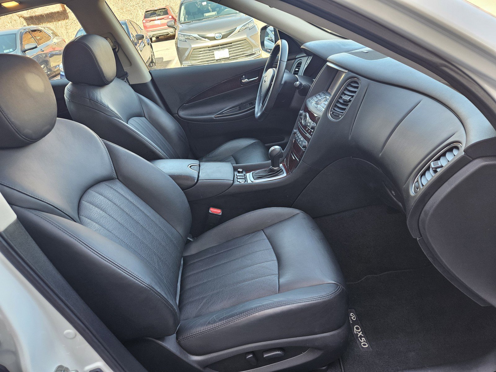 Used 2016 INFINITI QX50 AWD w/ Premium Plus Package image 17