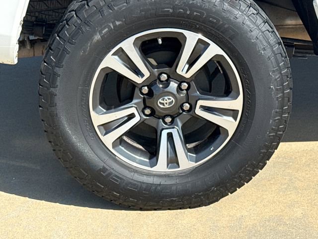 Used 2016 Toyota Tacoma TRD Sport w/ Towing Package RWD image 9