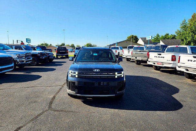 Used 2025 Hyundai Santa Fe Limited AWD/4WD image 2