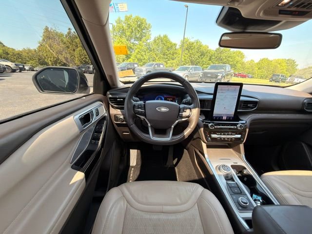 Used 2021 Ford Explorer Platinum w/ Equipment Group 601A AWD/4WD image 14