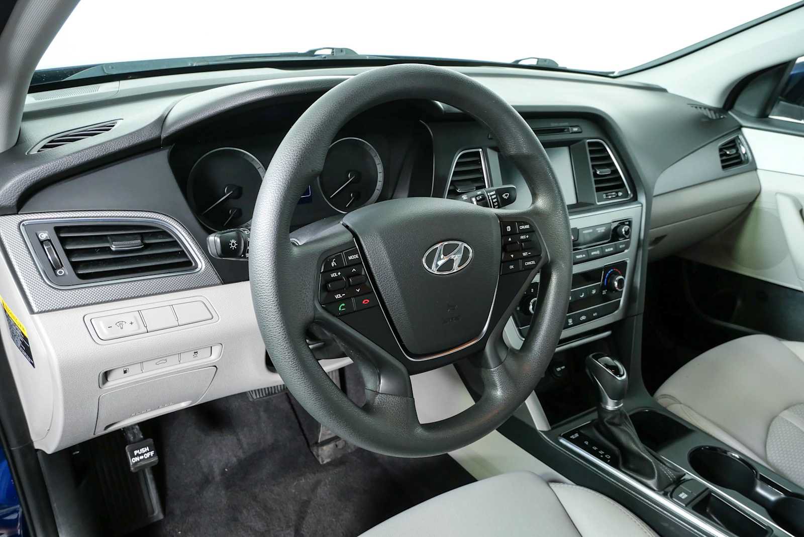 Used 2017 Hyundai Sonata SE FWD image 4