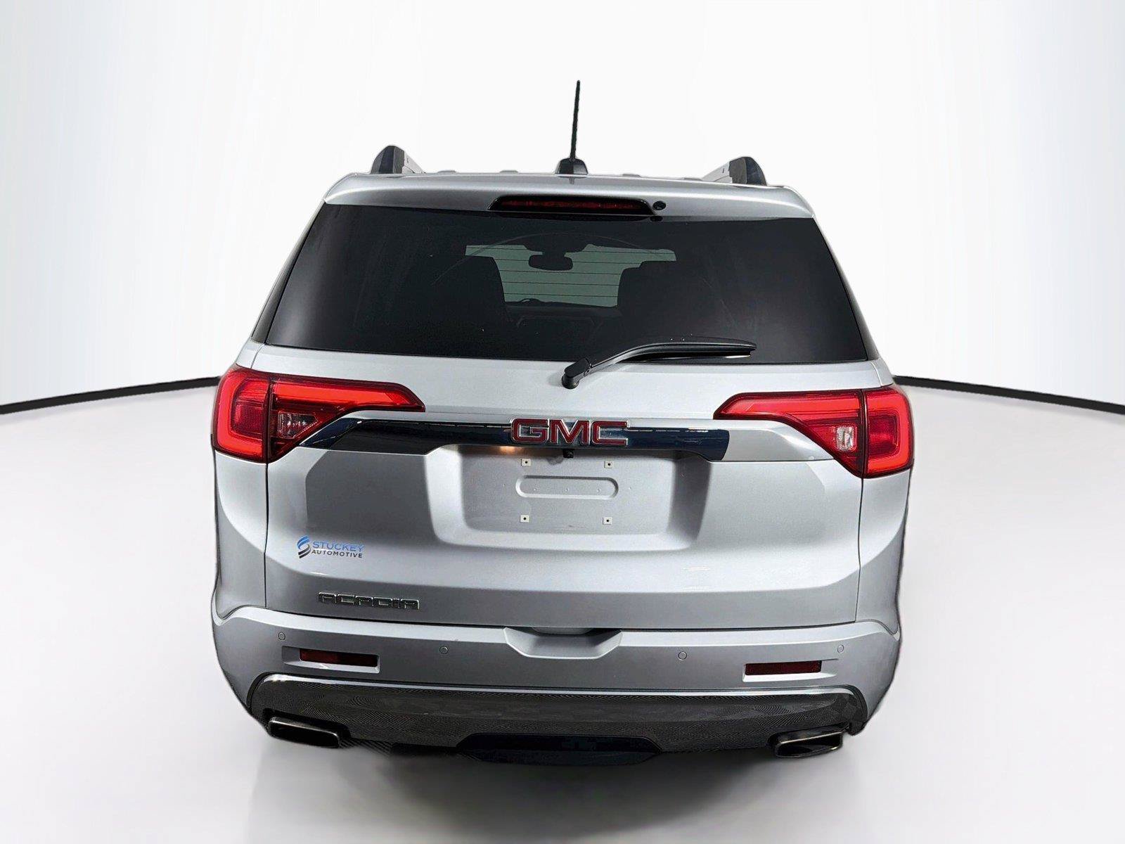 Used 2017 GMC Acadia Denali w/ Technology Package FWD image 10