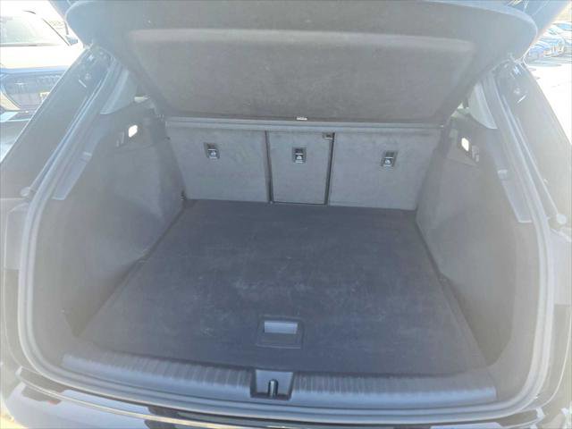 Used 2023 Audi Q4 e-tron Premium Plus w/ Premium Plus image 18