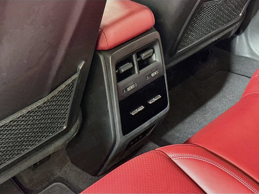 Certified 2025 Porsche Macan Electric RWD image 20