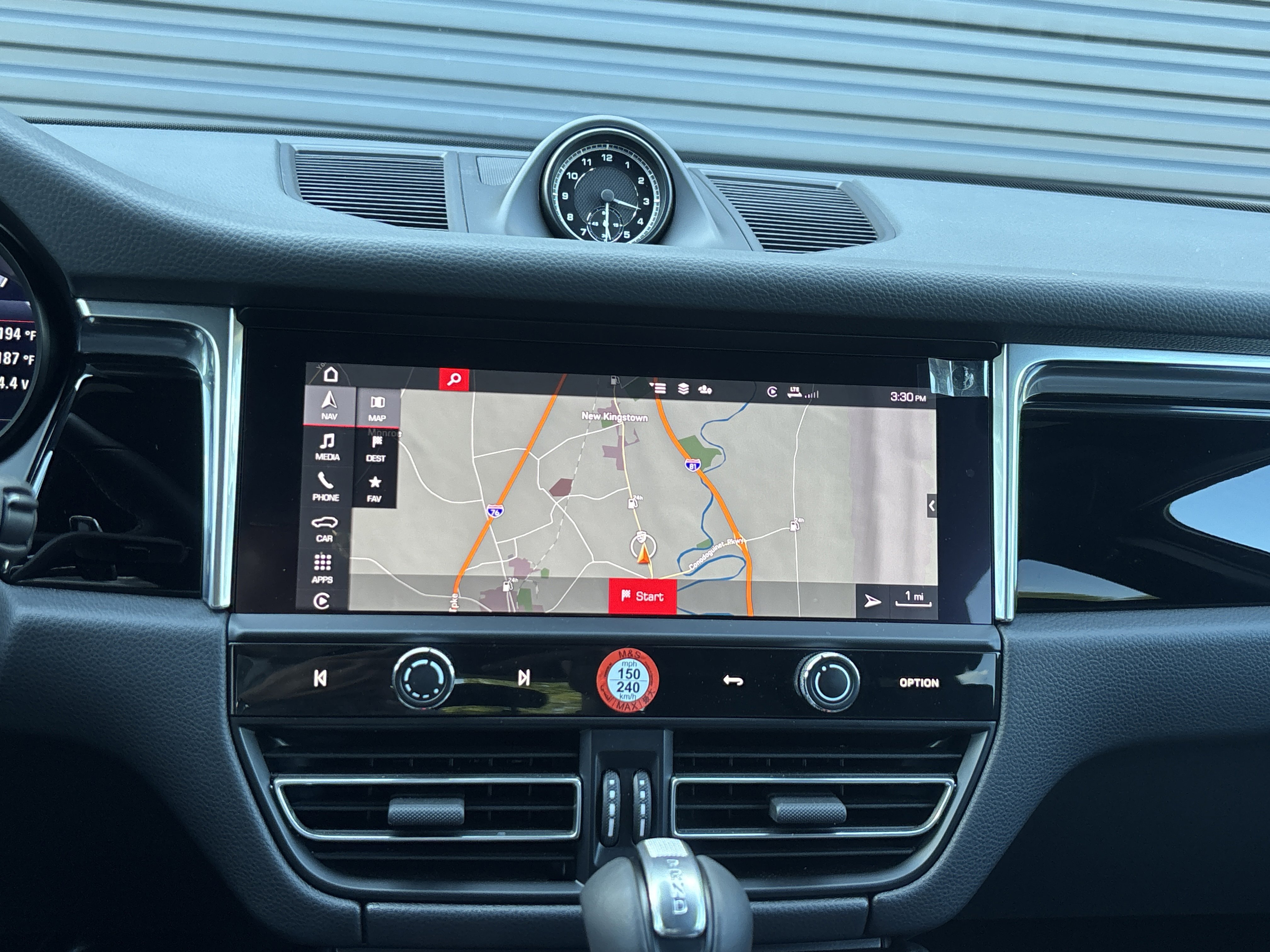 Certified 2025 Porsche Macan image 18