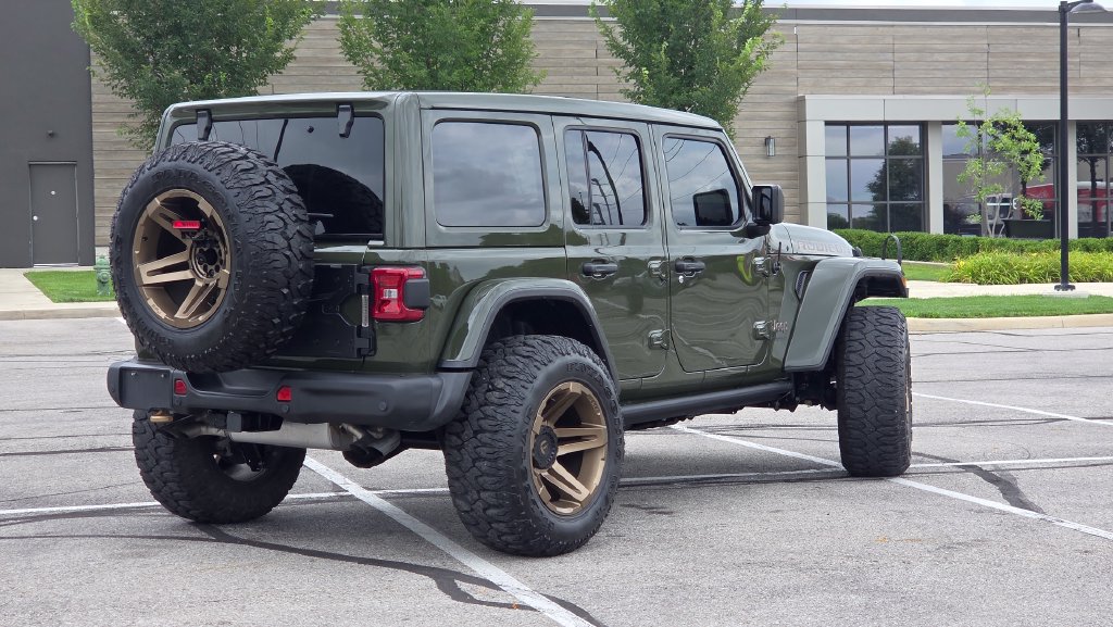 Used 2022 Jeep Wrangler Unlimited Rubicon w/ Trailer Tow Package AWD/4WD image 8
